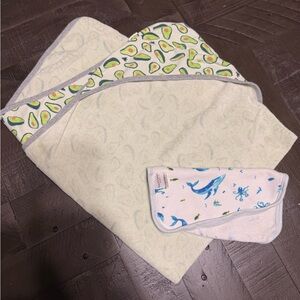 Burt’s Bees Baby hooded towel and washcloth bundle